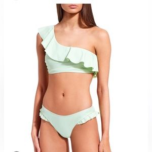 Gianni Bini Honeydew swimsuit ensemble